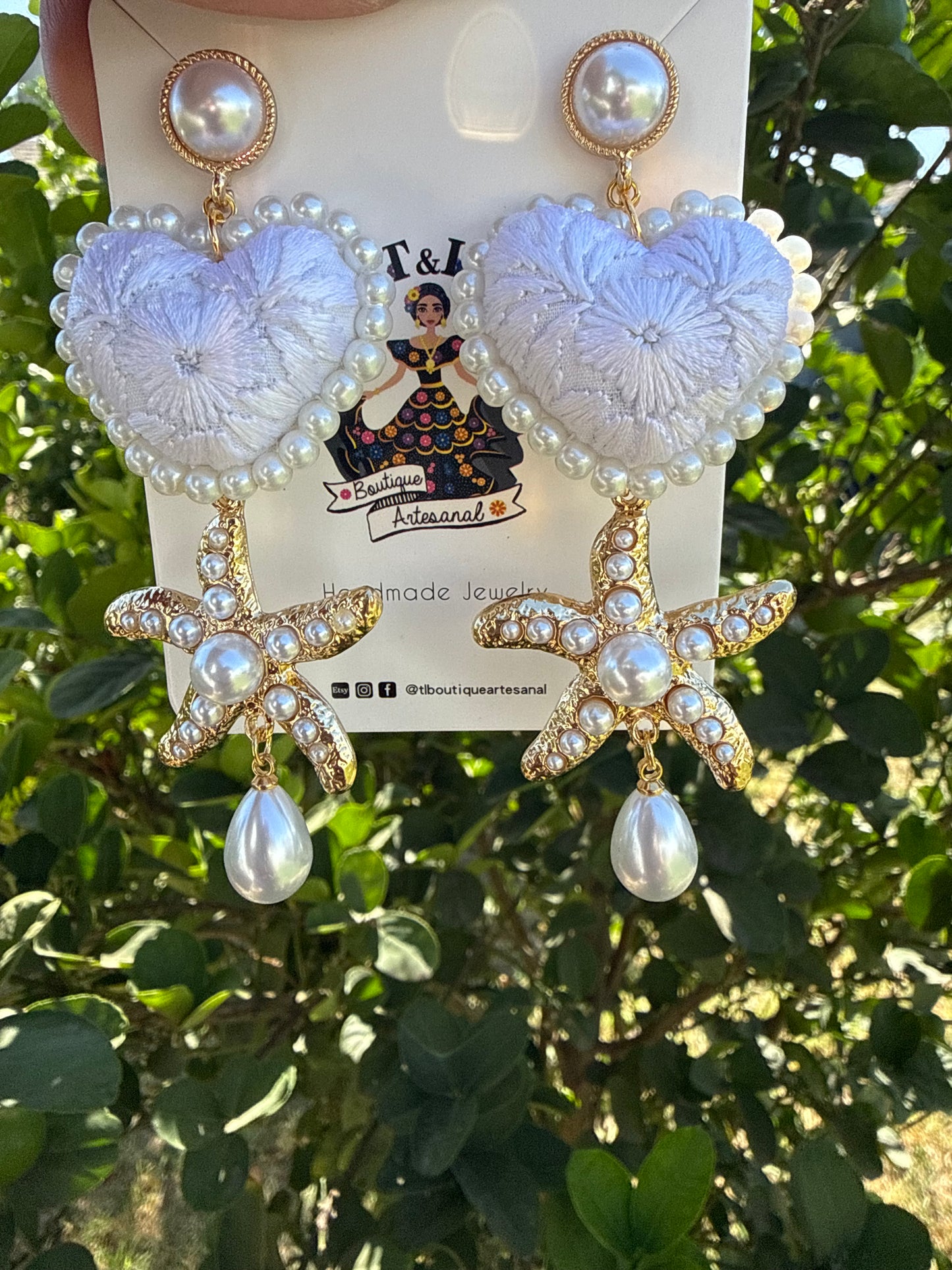 Hand Embroidered Heart Earrings with Starfish, Turquoise Statement Earrings, Coastal Beach Jewelry, Handmade Mexican Artisan Earrings /blanco