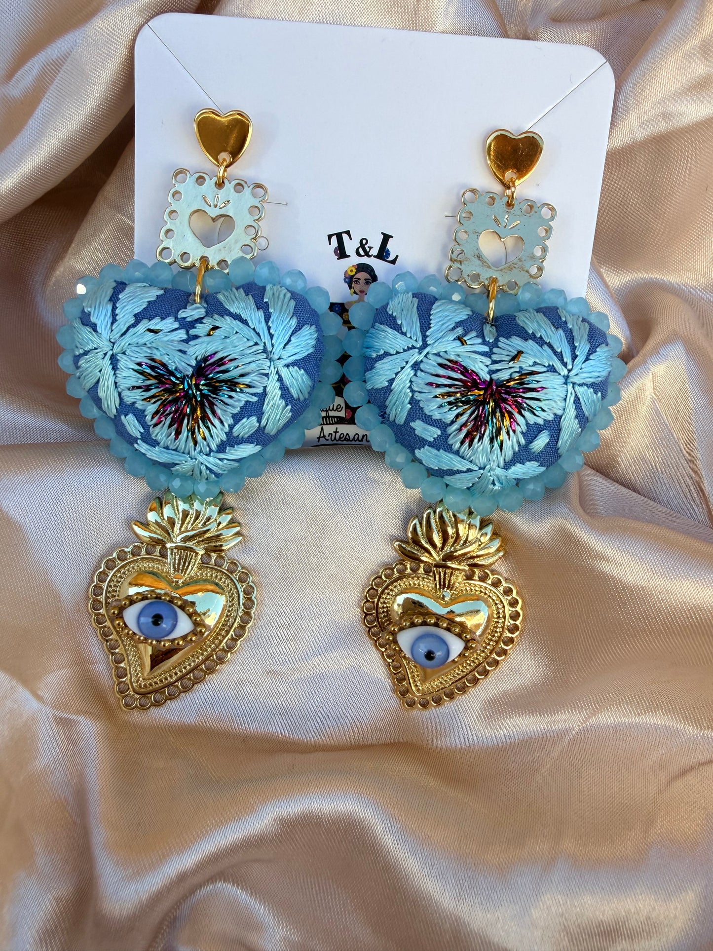 Aretes Bordados Corazón Azul con Ojo Protector/ bordado a mano