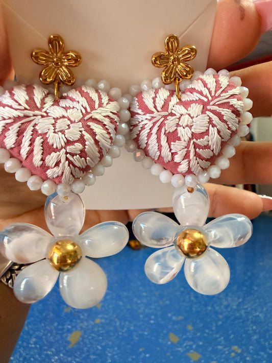 Corazon bordado /blanco/rosa