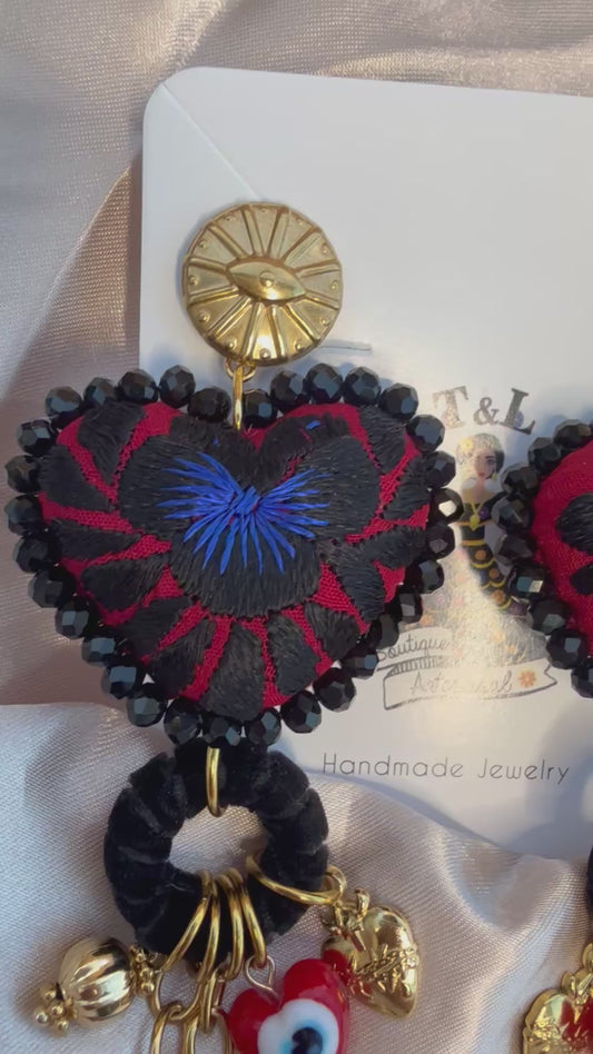Aretes Corazón Bordado a Mano San Antonino con Ojos Protectores | Acero Inoxidable | Artesanía Oaxaqueña Ligera